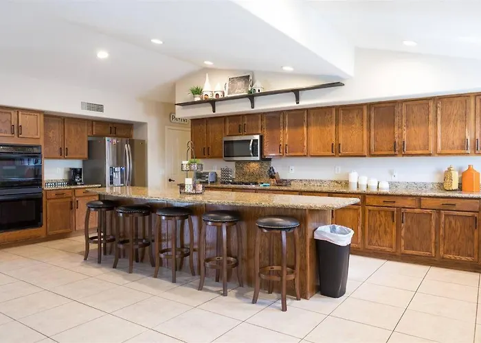 Holiday home Private Paradise With Pool Heater, Spa, Billiards Avondale